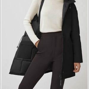 Canada Goose Black xl new. Tags , box , never worn. Too small made fitted